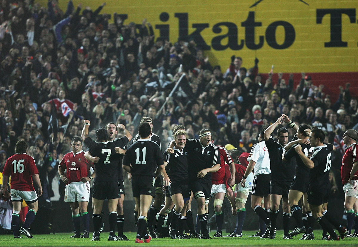 The New Zealand Māori celebrate after defeating the Lions after the match between British and Irish Lions and New Zealand Maori at the the Waikato Stadium on June 11 2005 in Hamilton