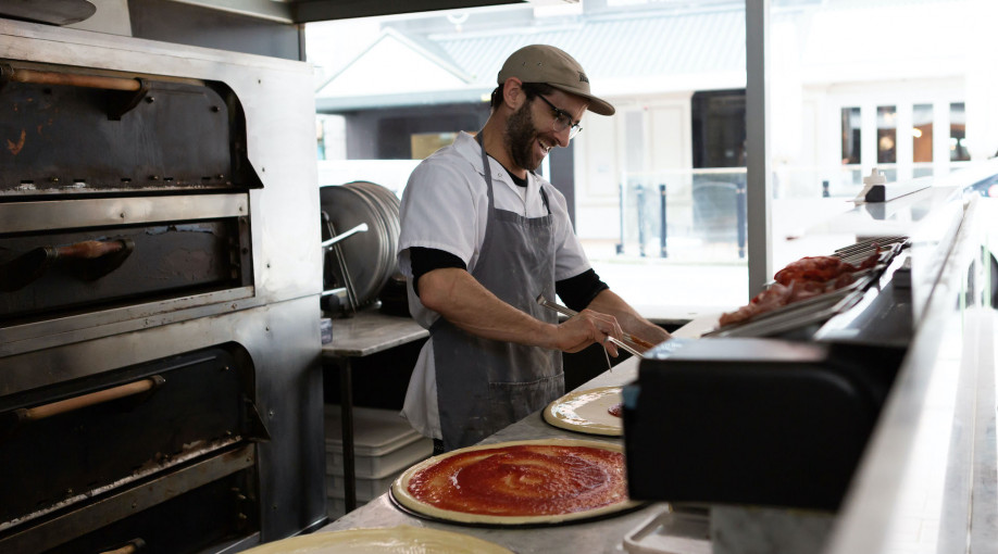 Restaurants are begging us not to order through delivery companies